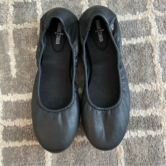Minnetonka Anna Ballerina Black Leather Comfort Flats NEW Womens Size 6 - Picture 4 of 10